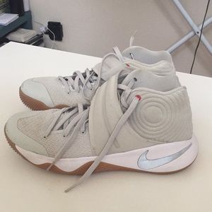 Men’s Kyrie 2 Size 10.5